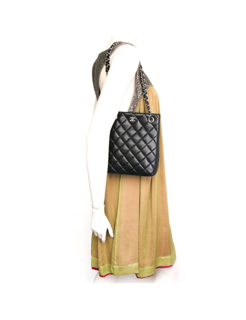 Sac seau CHANEL cuir d'agneau matelassé noir