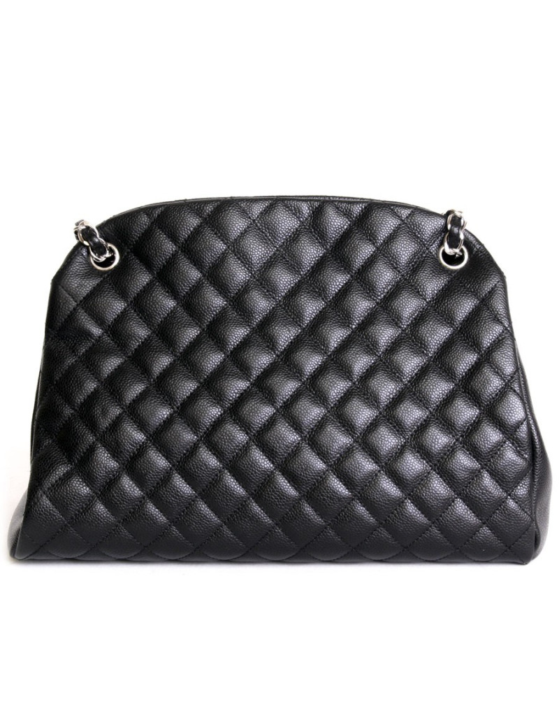 CHANEL bag in black grained calf