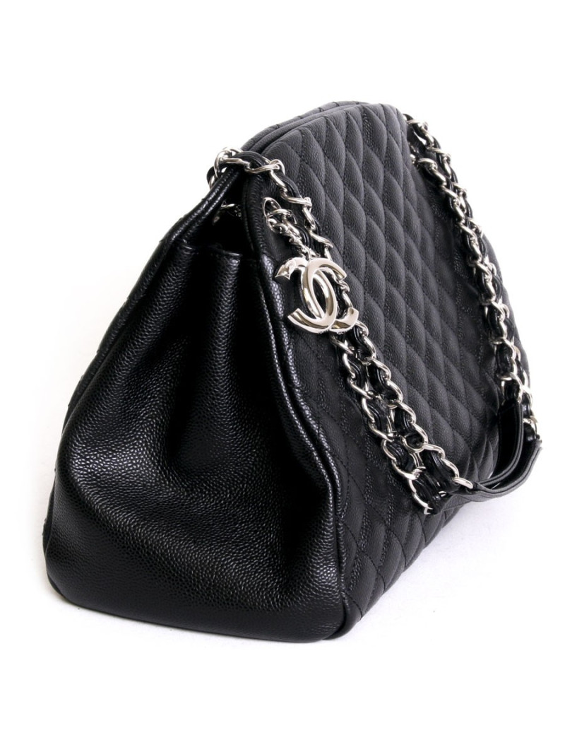 CHANEL bag in black grained calf