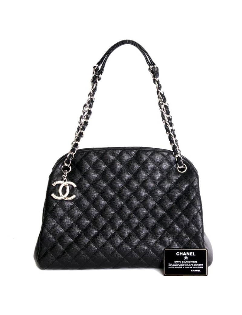 CHANEL bag in black grained calf