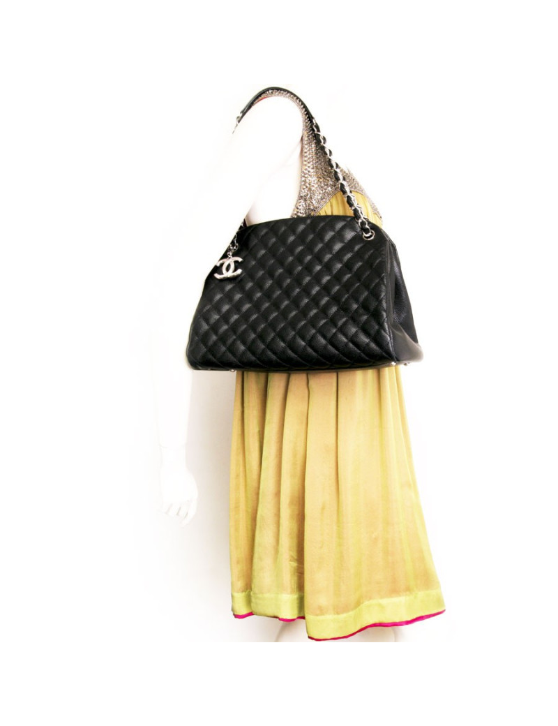 CHANEL bag in black grained calf