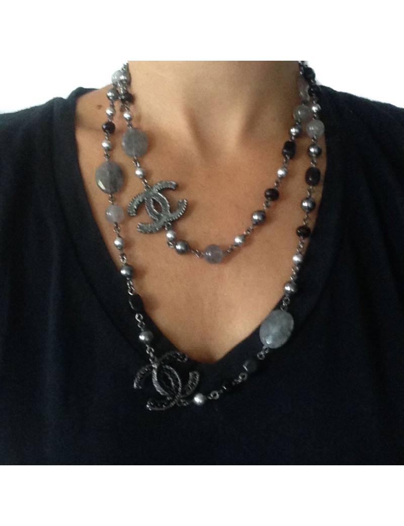 Sautoir CHANEL  ruthénium, perles acier et fumées