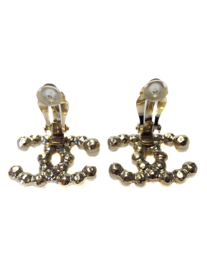 Grands clips d'oreille CHANEL CC perlés