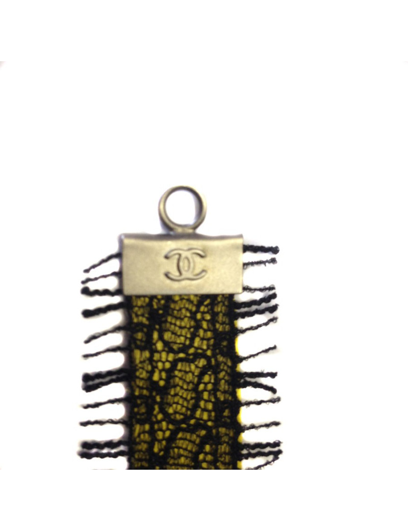 Bracelet CHANEL en dentelle noire