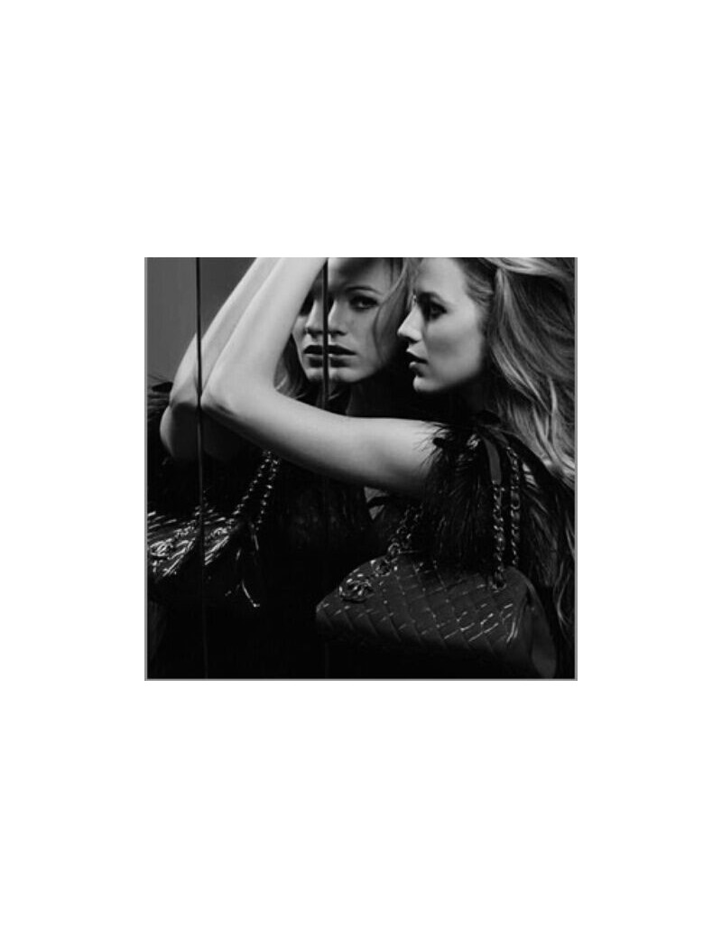 Sac bowling CHANEL en cuir verni vert céladon