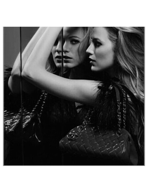 Sac bowling CHANEL en cuir verni vert céladon