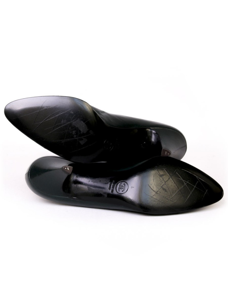 CHANEL T38 two-tone green and black leather Court shoes