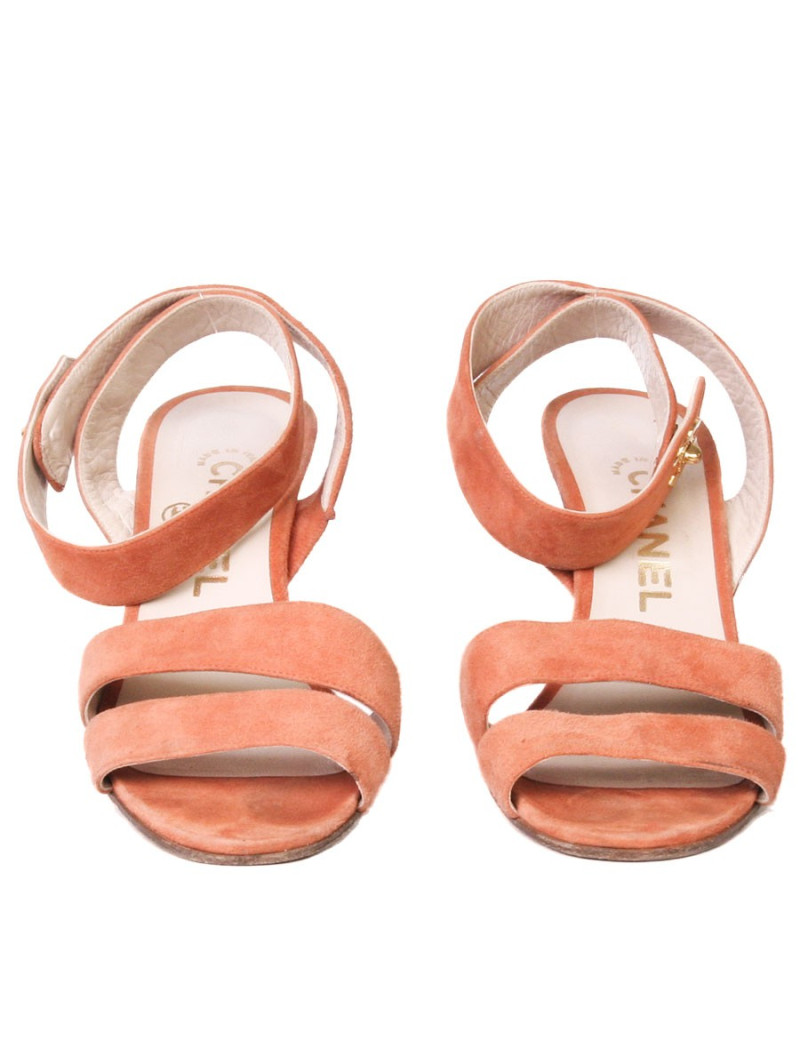 CHANEL T38, 5 coral suede sandals