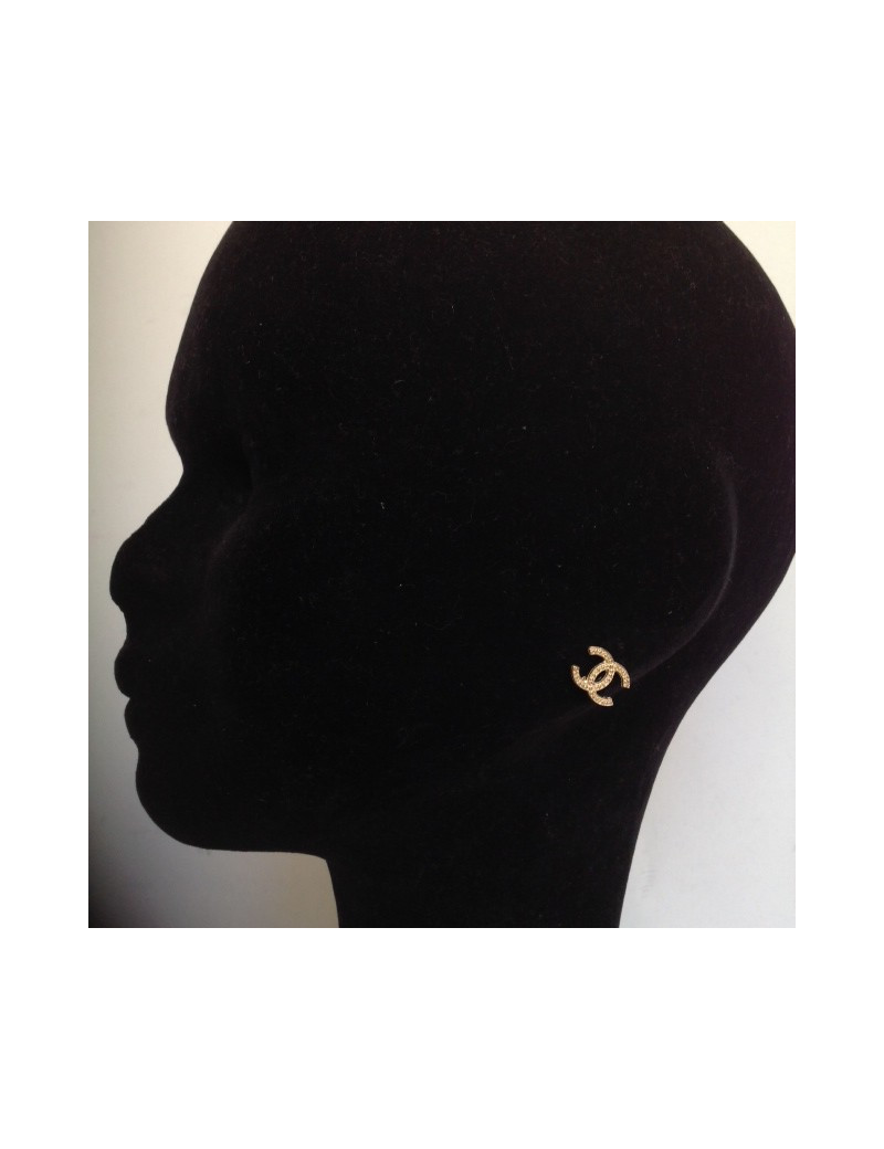 Ear CHANEL hammered gold metal studs