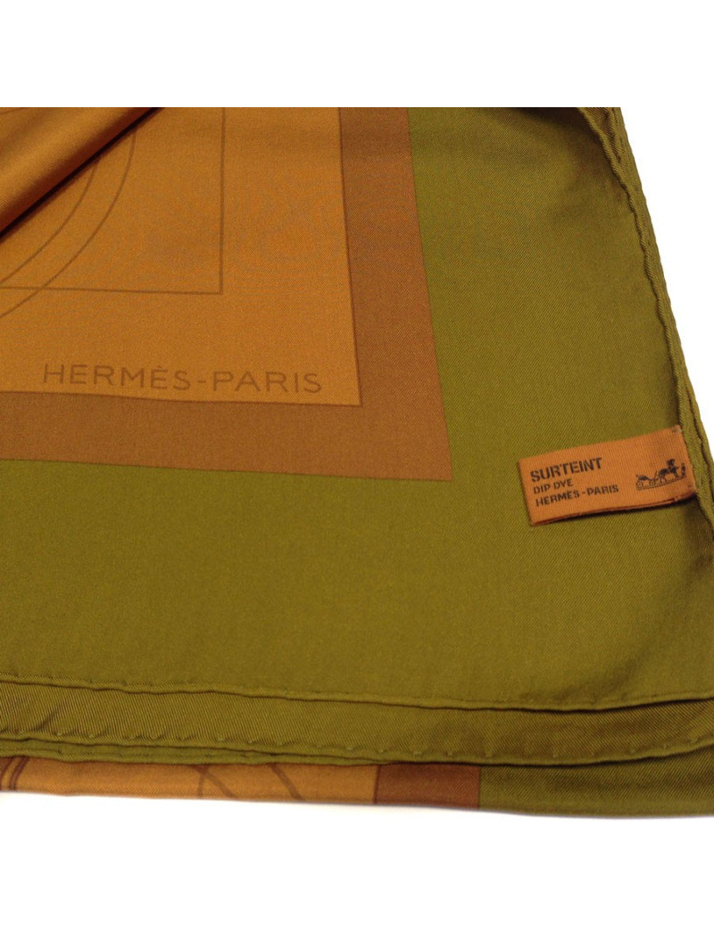 Grand châle HERMES en soie marron et bordure kaki