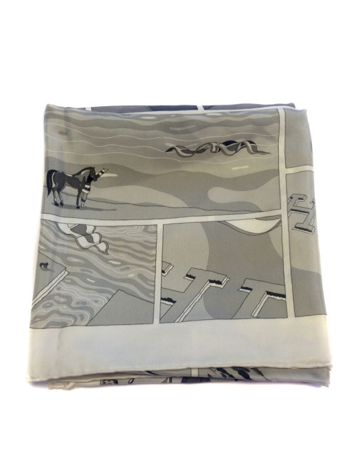 Carré HERMES "Soie Libre" en soie blanche