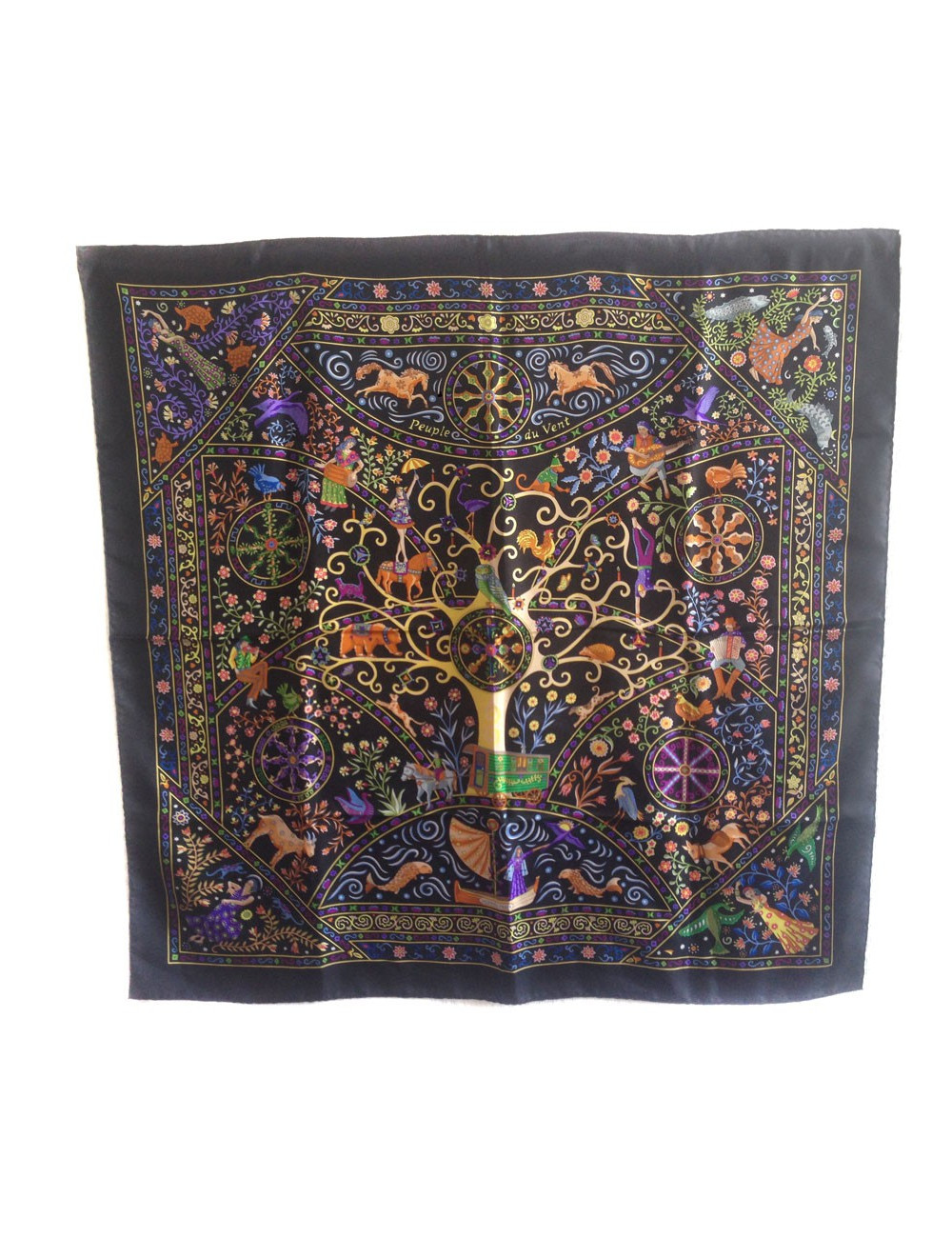 Carré HERMES "Peuple du vent" en soie noire
