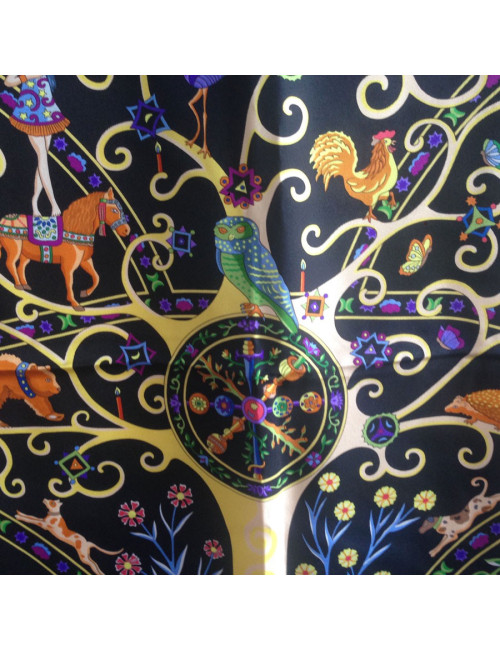 Carré HERMES "Peuple du vent" en soie noire