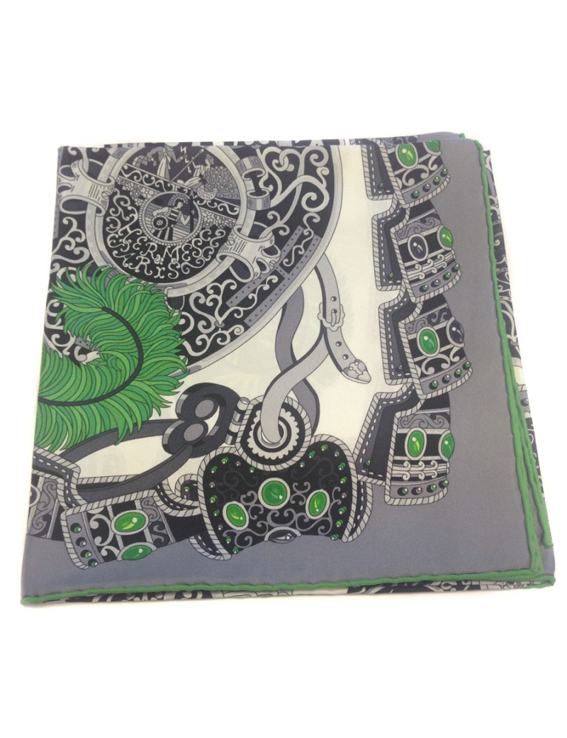 Carré HERMES "Sous l'Egide de Mars" en soie