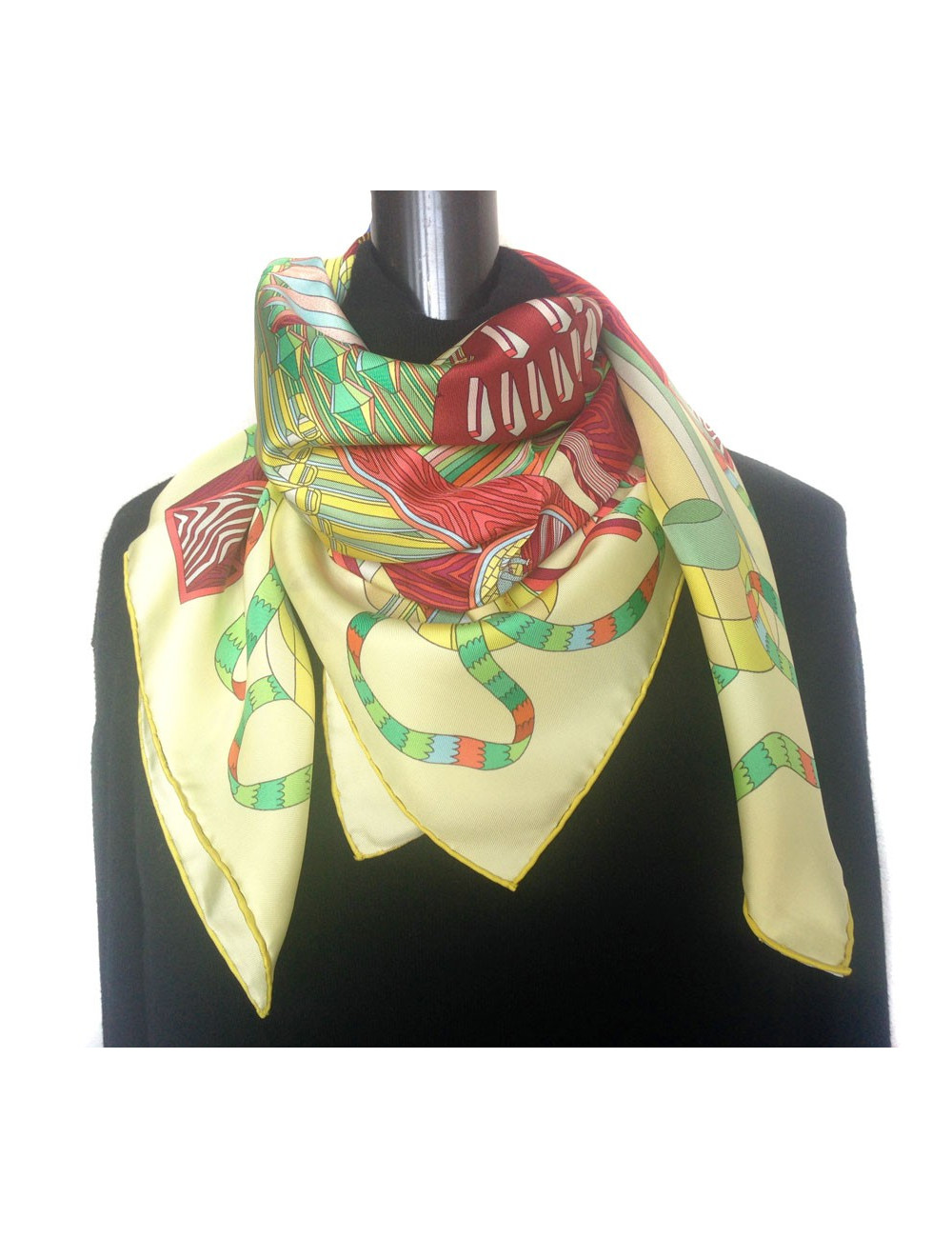 Carré HERMES "Point d'Orgue" en soie jaune