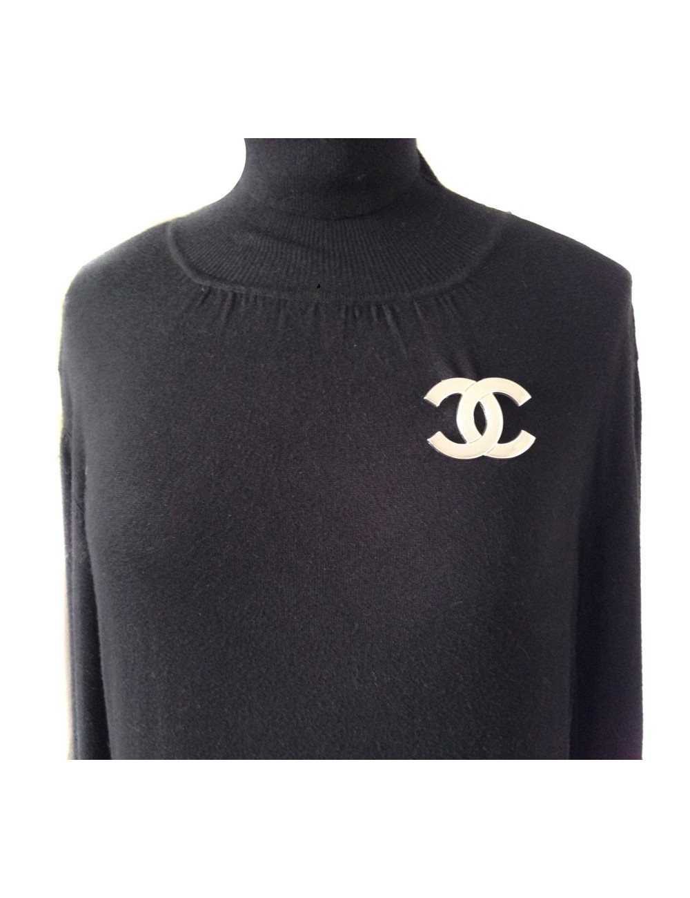 PIN CHANEL double "C" silver metal