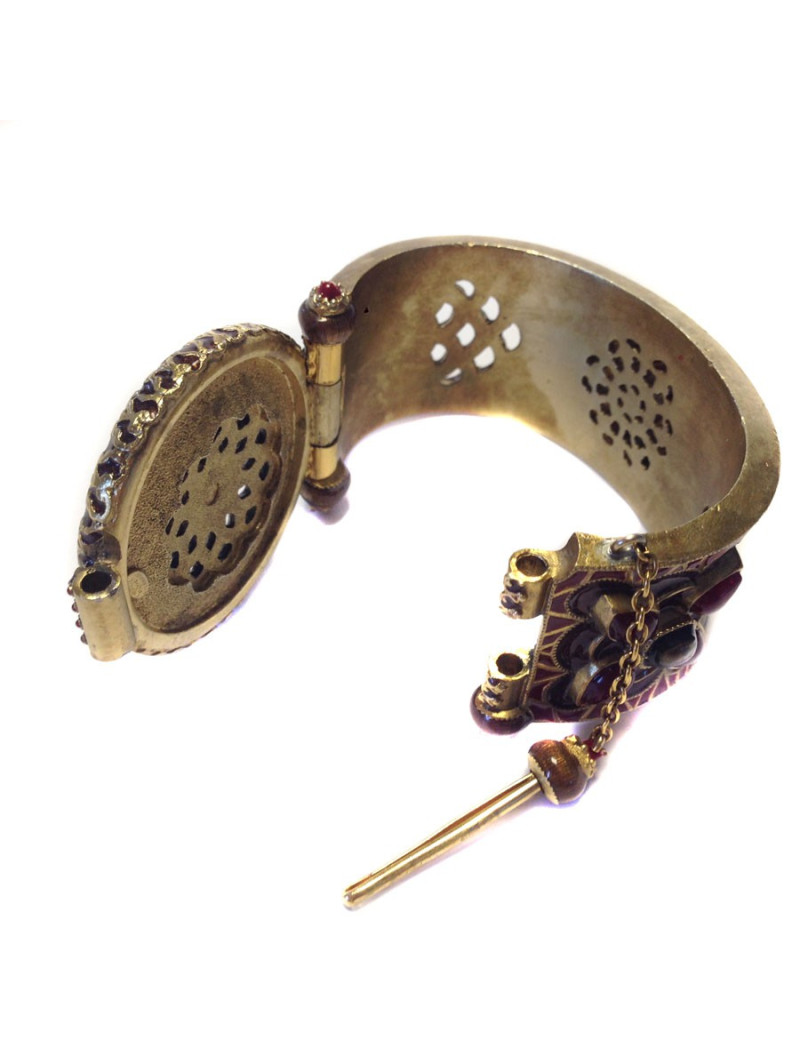 CHANEL "Paris-Bombay" cufflinks