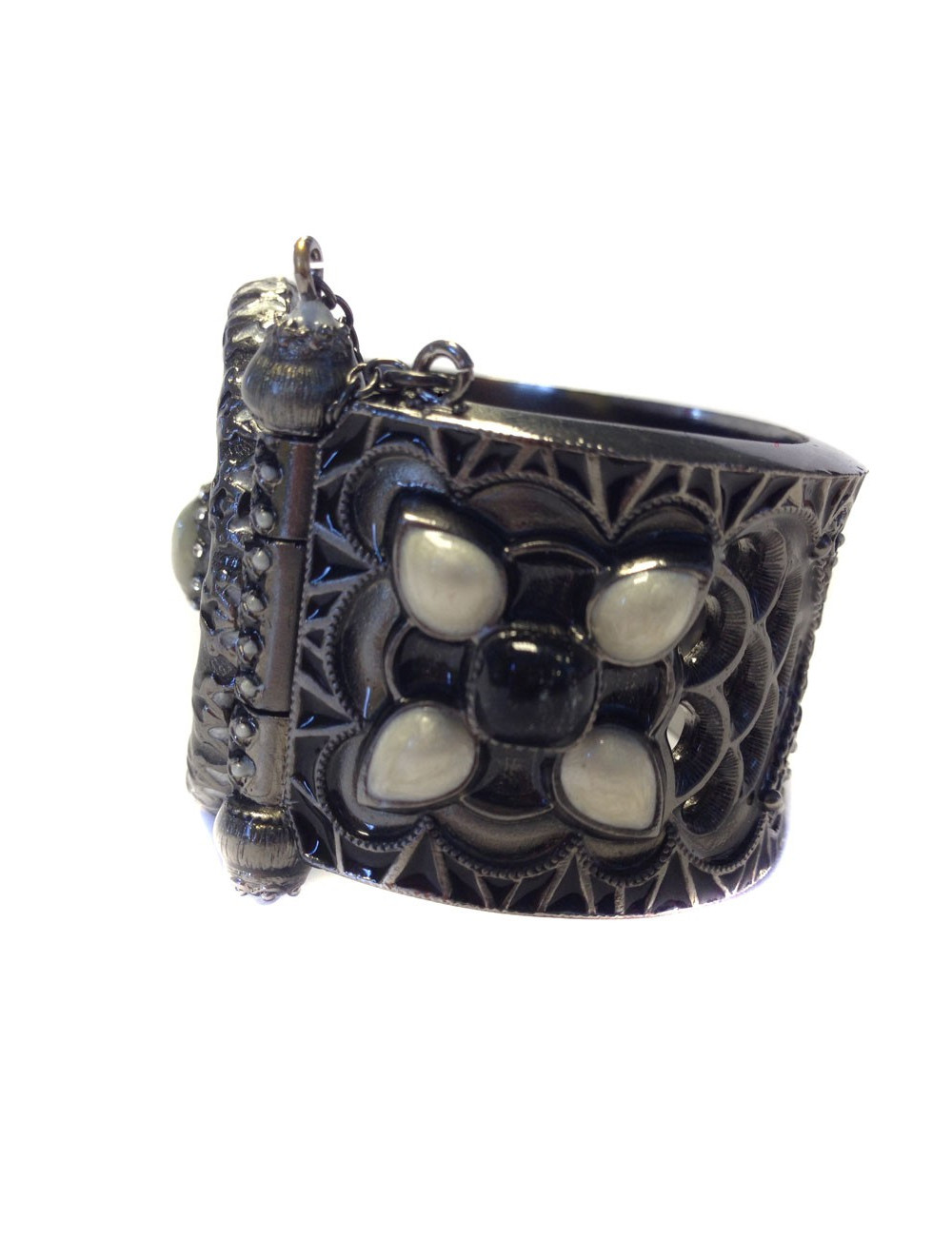 CHANEL "Paris-Bombay" bracelet