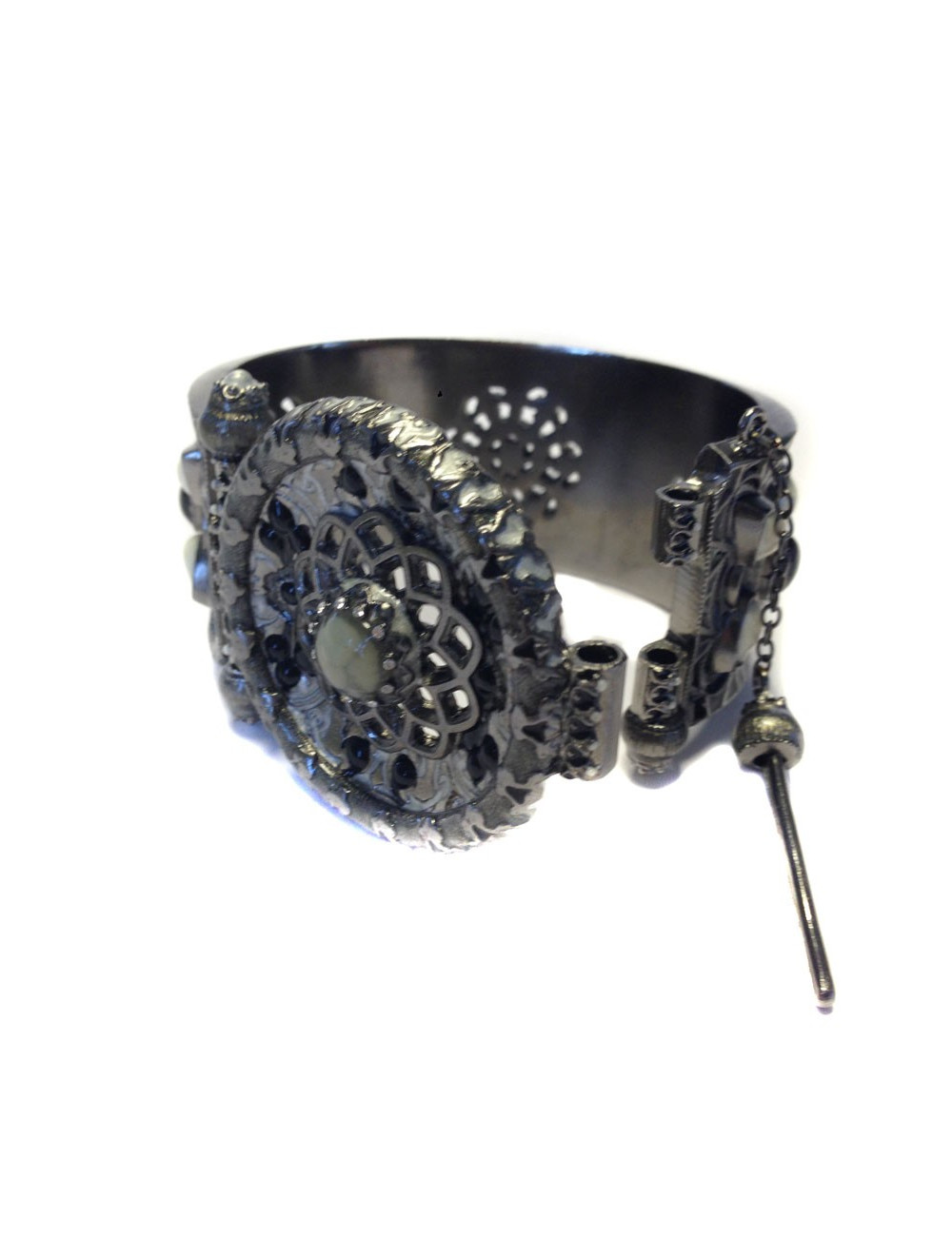 CHANEL "Paris-Bombay" bracelet