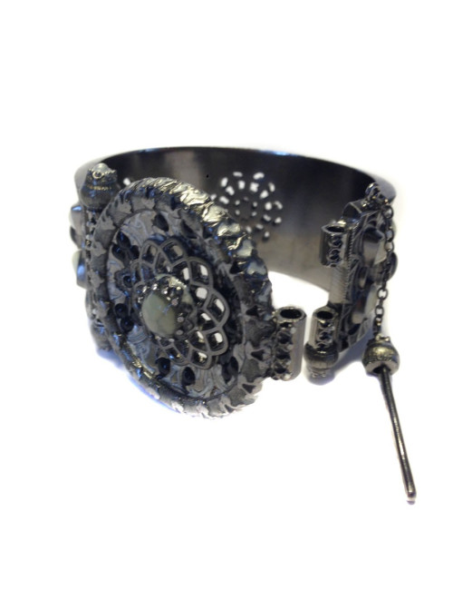 CHANEL "Paris-Bombay" bracelet