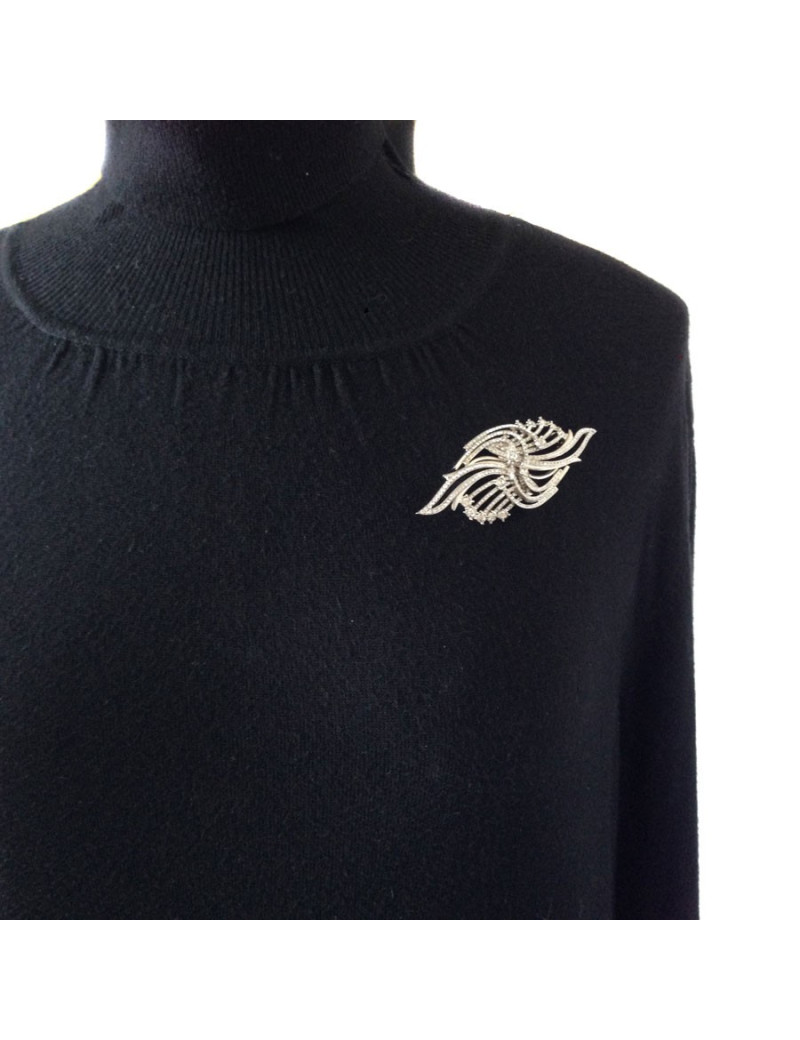 Spindle shiny silver stitching