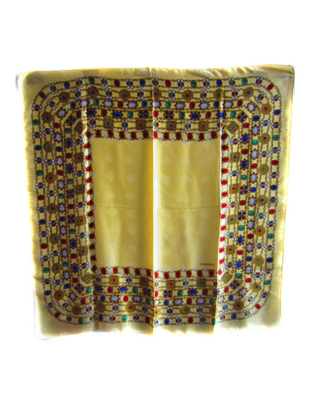 Carré CHANEL soie lourde motifs bijoux sur fond or