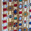 Carré CHANEL soie lourde motifs bijoux sur fond or