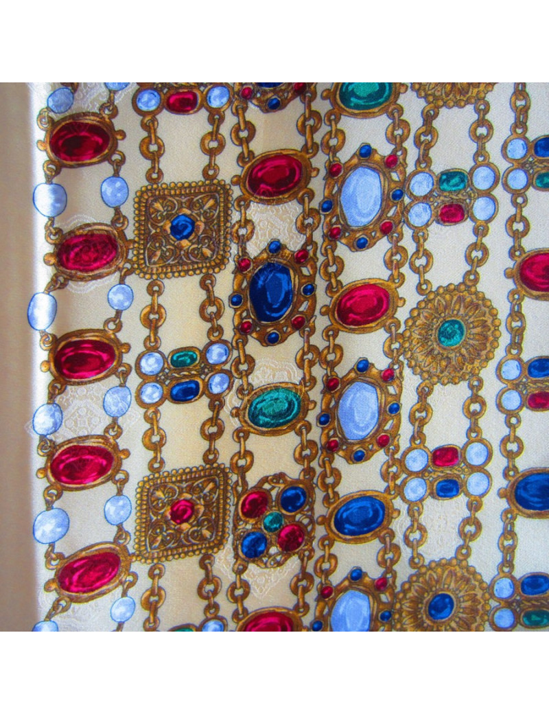 Square CHANEL silk heavy jewelry on substantive grounds gold