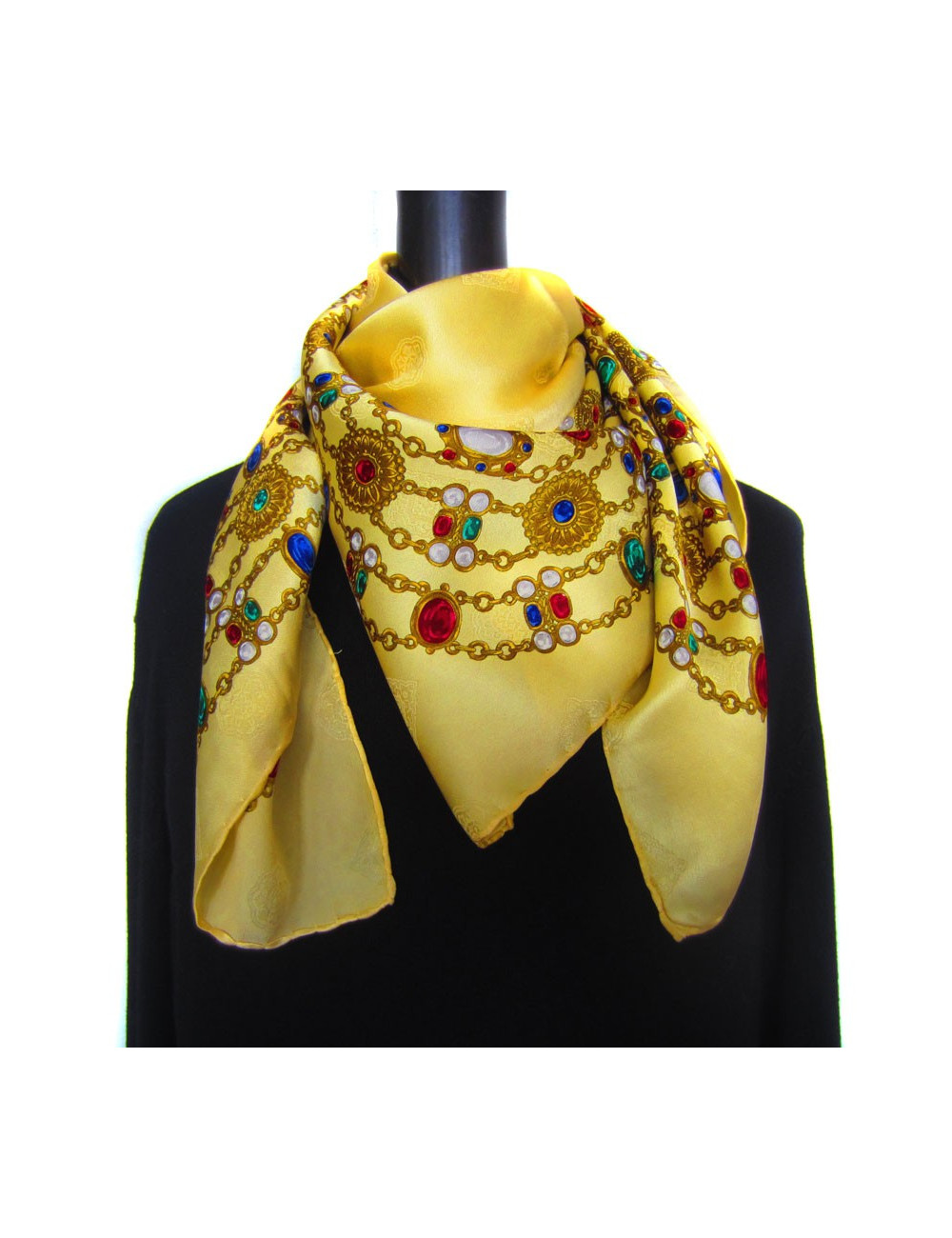 Square CHANEL silk heavy jewelry on substantive grounds gold