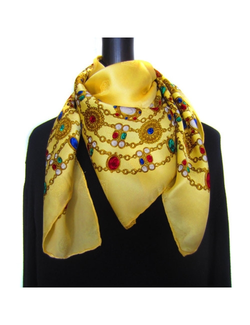 Carré CHANEL soie lourde motifs bijoux sur fond or