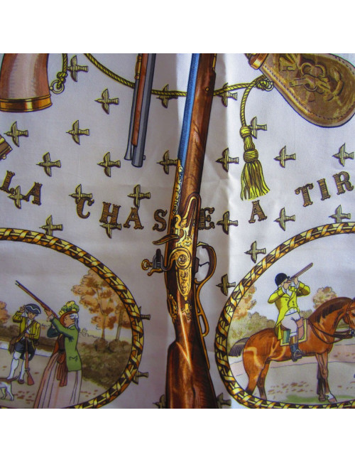 Carré HERMES "La Chasse à tir" en soie