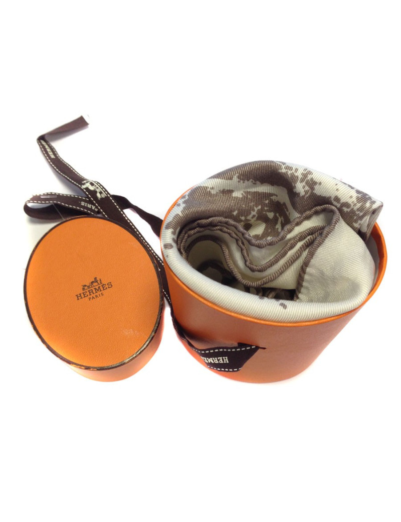Foulard HERMES Losange "Voyage d'Hermes"