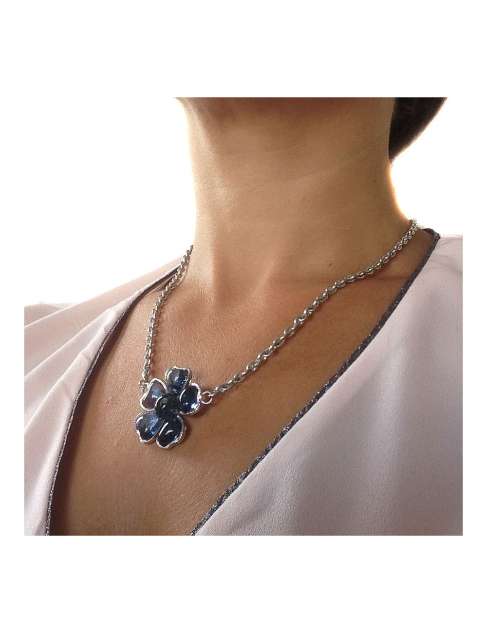 Necklace floweret MARGUERITE of VALOIS dark Sapphire