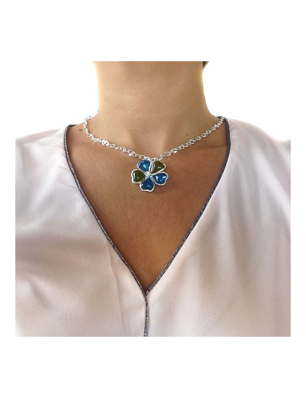 Collier fleurette MARGUERITE de VALOIS en pâte de verre vert et bleu