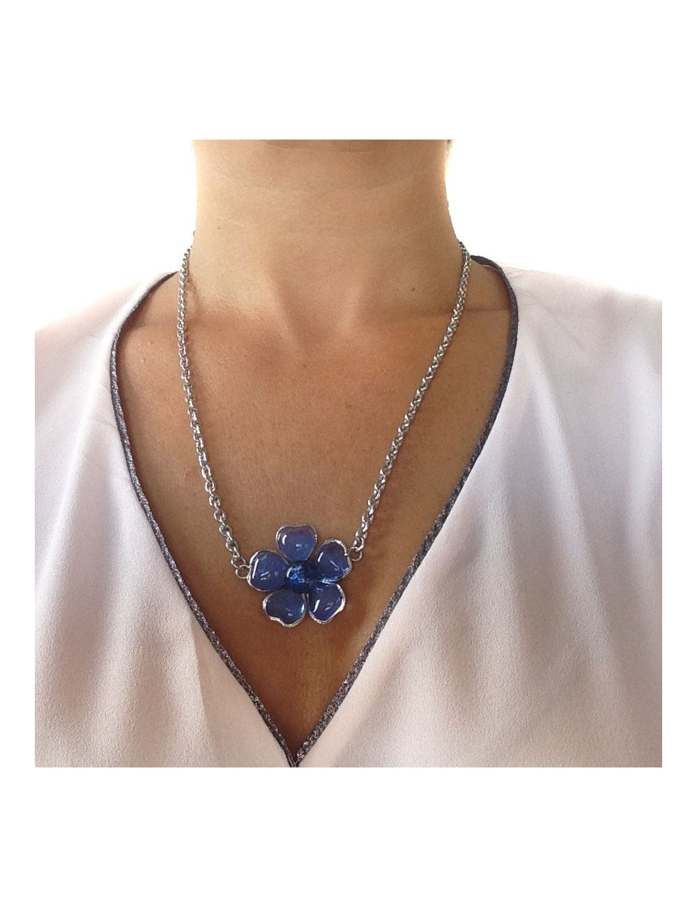 Necklace floweret MARGUERITE of VALOIS clear Sapphire