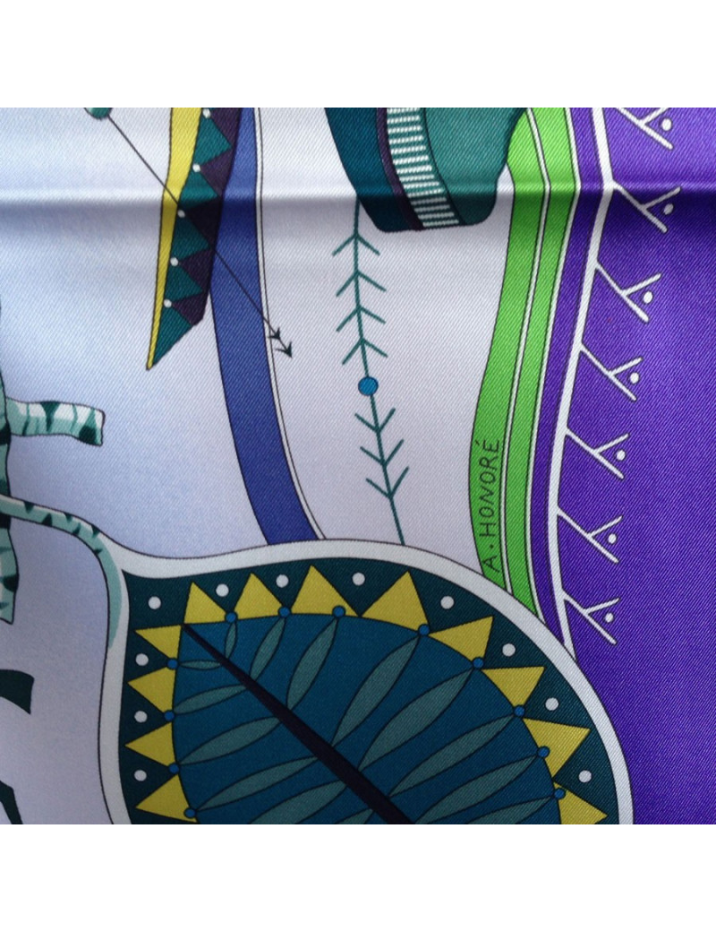 Carré HERMES " La vie du Grand Nord" en soie violet