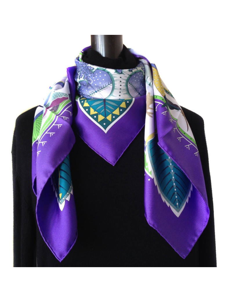 Carré HERMES " La vie du Grand Nord" en soie violet