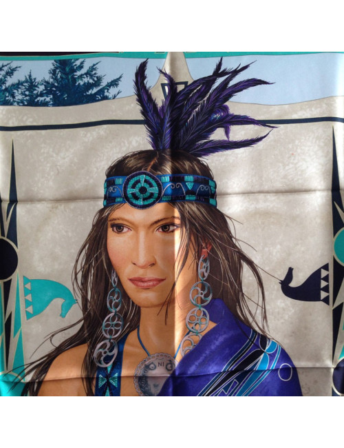 Carré HERMES "WA'KO NI" princesse indienne en soie bleue