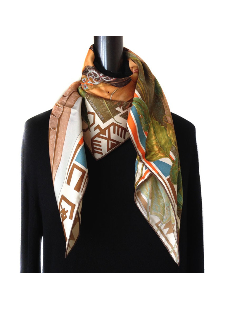 Carré HERMES "WA'KO NI" princesse indienne en soie orange