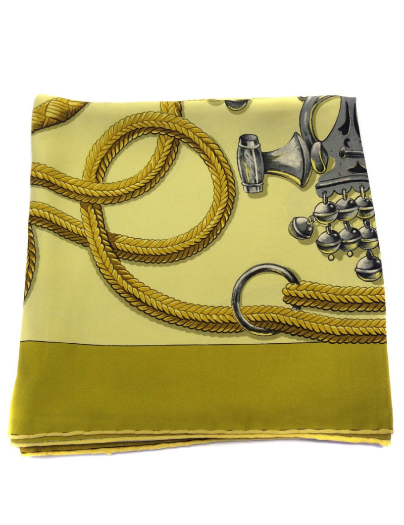 Carré HERMES "Palefroi" en soie 