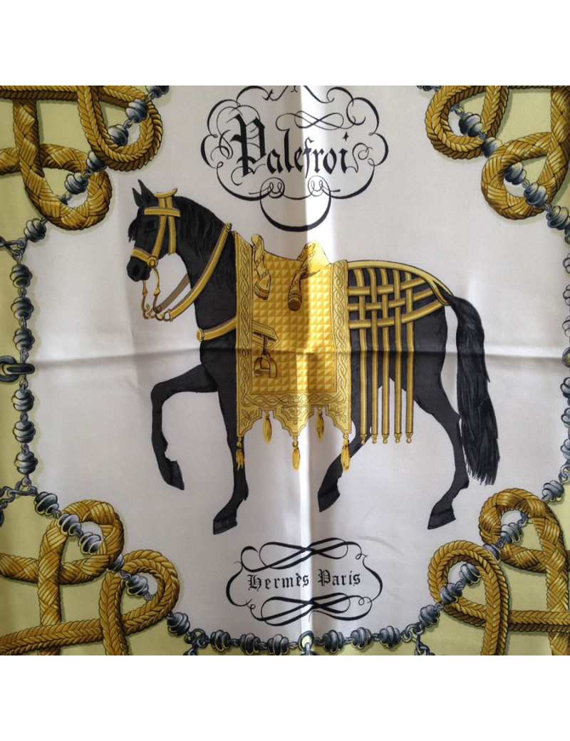 Carré HERMES "Palefroi" en soie 