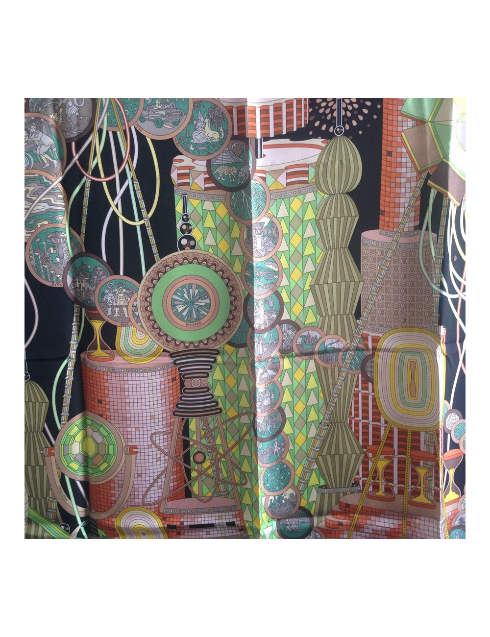 Carré HERMES "Le Laboratoire Du Temps" en soie multicolore