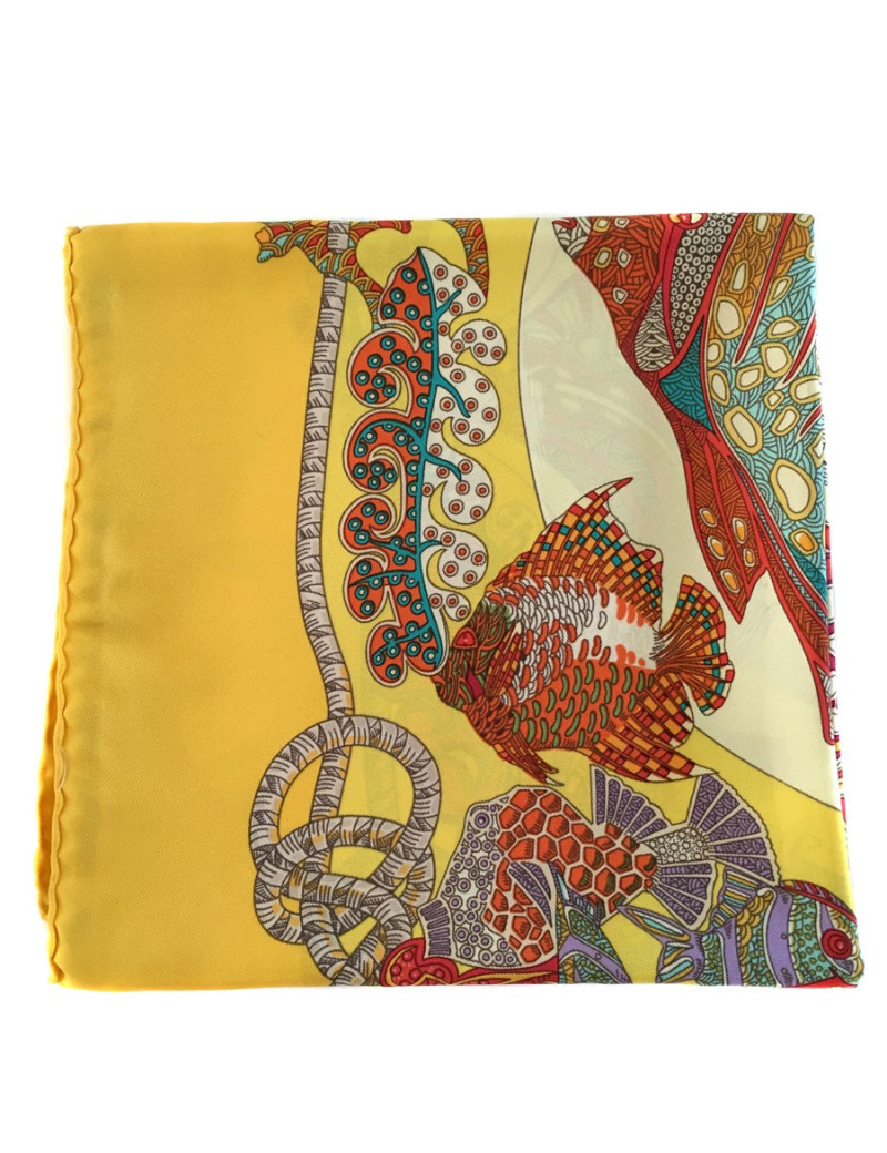 Carré HERMES "Grands Fonds" en soie jaune