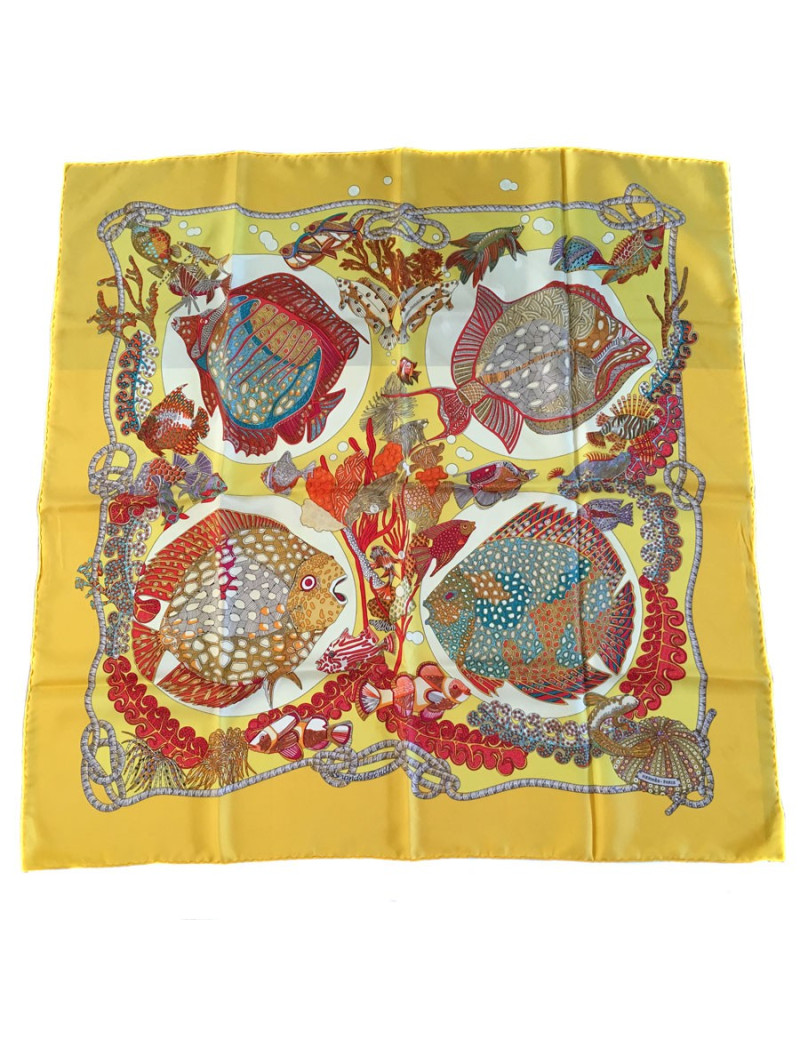 Carré HERMES "Grands Fonds" en soie jaune