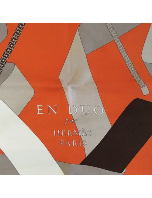 Carré HERMES "En duo" en soie orange