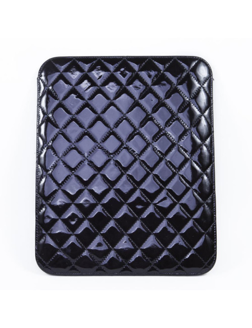 Door Ipad CHANEL black quilted patent leather