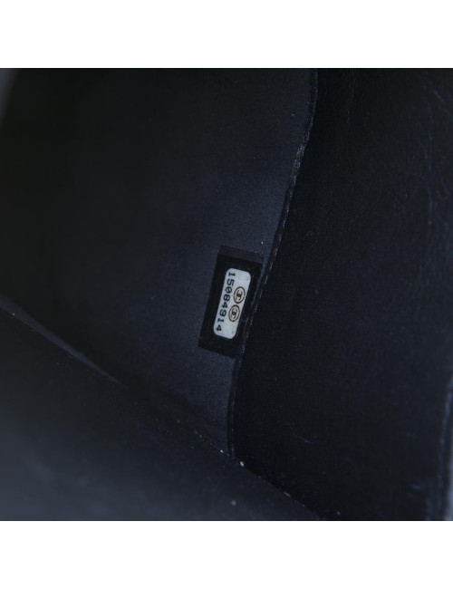 Door Ipad CHANEL black quilted patent leather