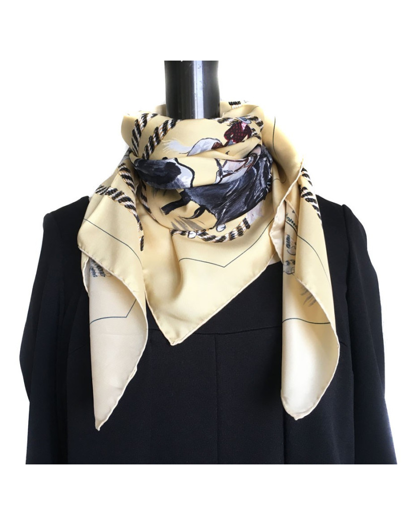 Carré HERMES "La Camargue" en soie jaune pâle