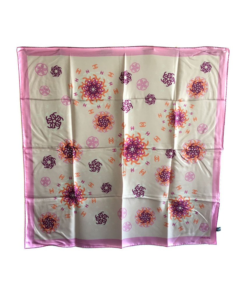 Foulard CHANEL en soie rose clair et rose foncé