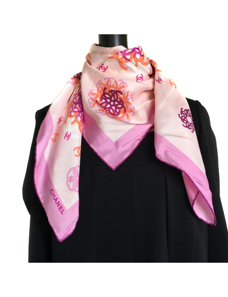 Foulard CHANEL en soie rose clair et rose foncé